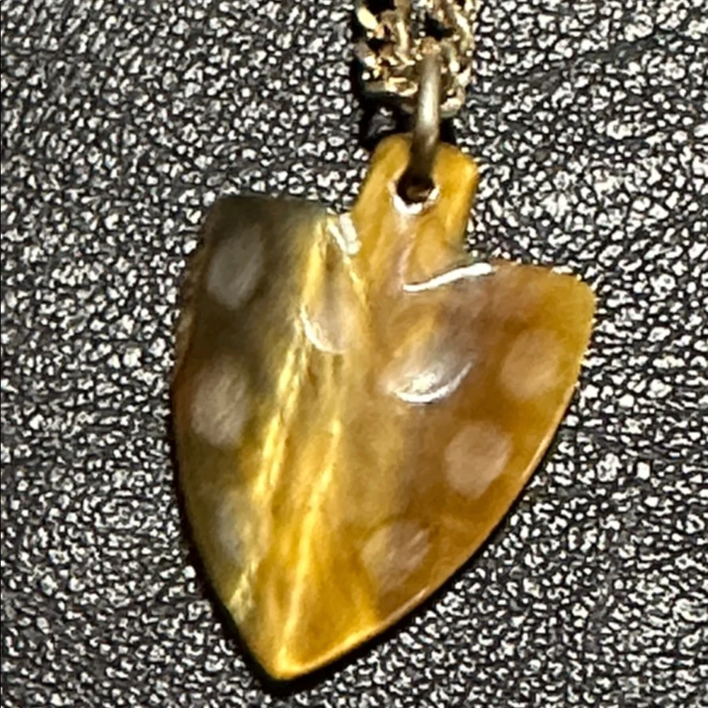 Avon 1981 Tiger Eye Arrowhead Gold Tone 20” Men’s Necklace